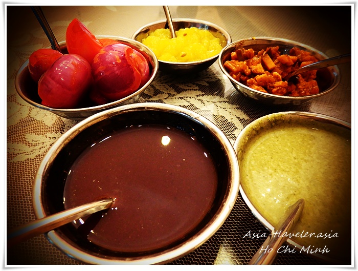 ホーチミンBaba's Kitchenのチャツネ・ミントソースなど5種の薬味