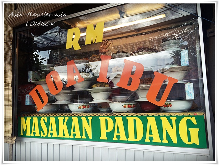 ロンボク島クタのマサカンパダン「Doa Ibu」の店頭看板