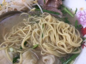 ソーキ入りワンタン麺ベトナム