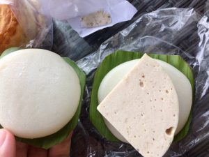 #バインザイ というものらしい。ベトナムの餅米を炊いて作った餅ハム