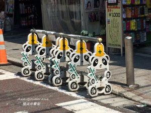横浜中華街のパンダ型自転車スタンド