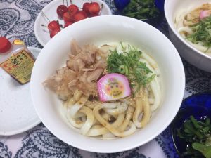 #たまり醤油 の伊勢うどんのタレ、かまぼこ、猿