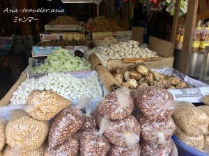 ミャンマーの市場で見つけた食材