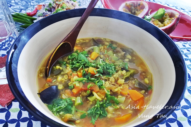 ブンタウ自家製ダルカレー野菜たっぷりのボウル