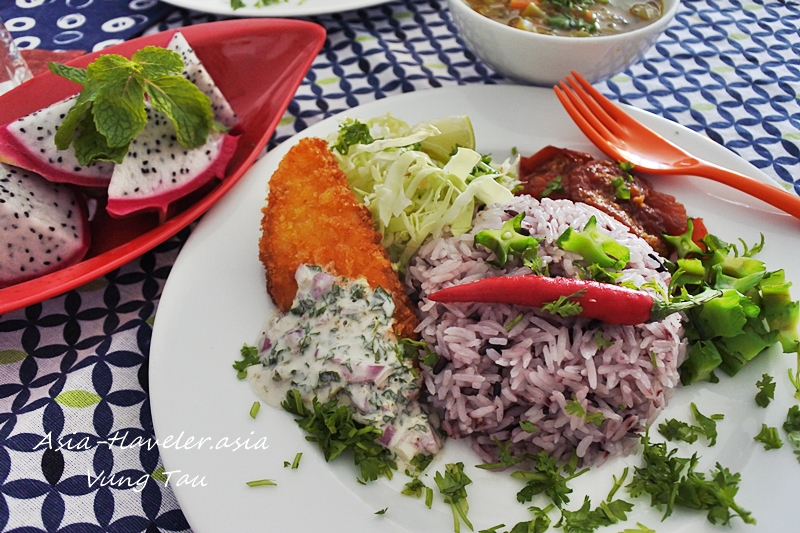ブンタウで作ったチキンカツとミントソースのワンプレート