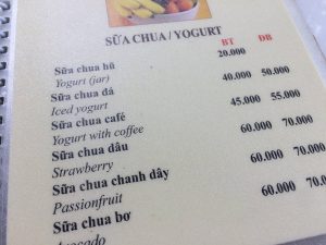 ホーチミンのカフェのヨーグルトメニュー表