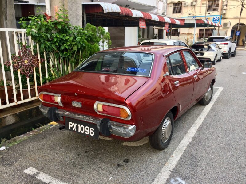 ペナン島のジョージタウンで見つけた日本車
