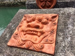 橋にあったシーサー