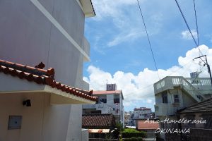 シーサーと沖縄の空