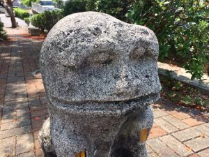 カエルかシーサー