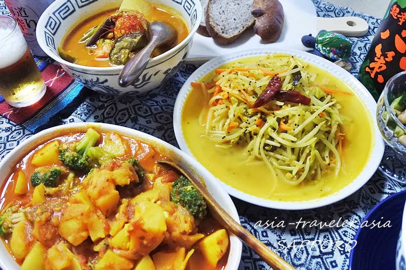 揚げ卵スープカレーとジラアルともやしアチャールの3種スパイス料理