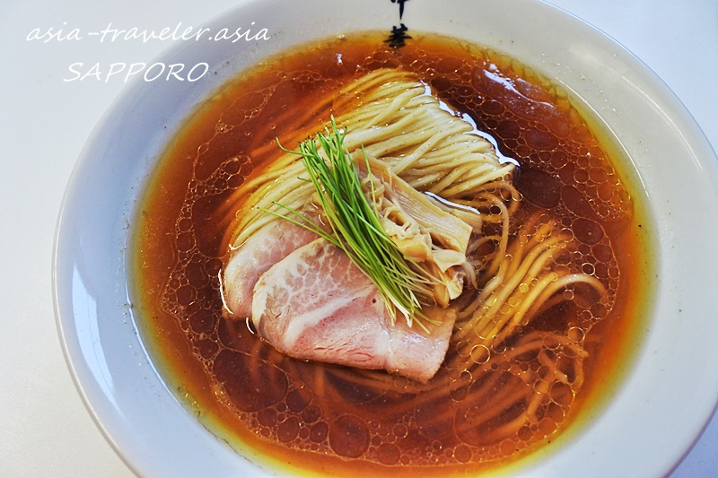 札幌・風棶堂の新麦中華そば醤油スープと低温チャーシュー