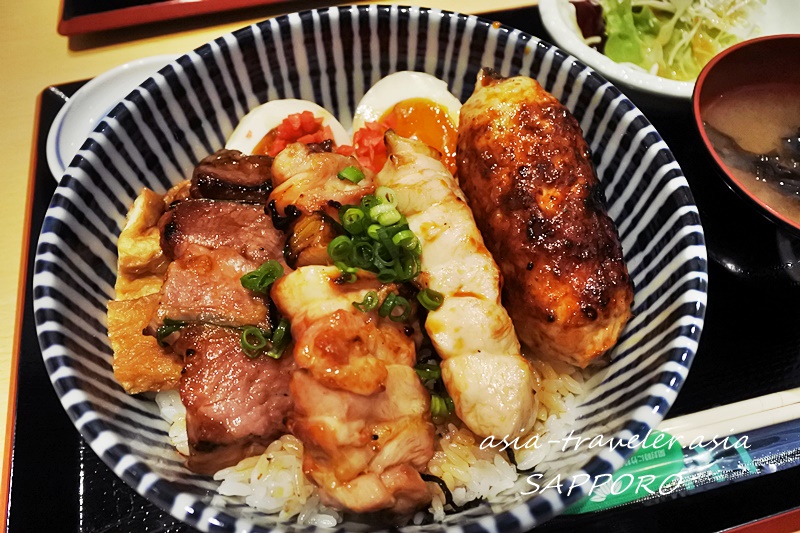 札幌・やきとりマルコ本店の特製やきとり丼4本乗せ