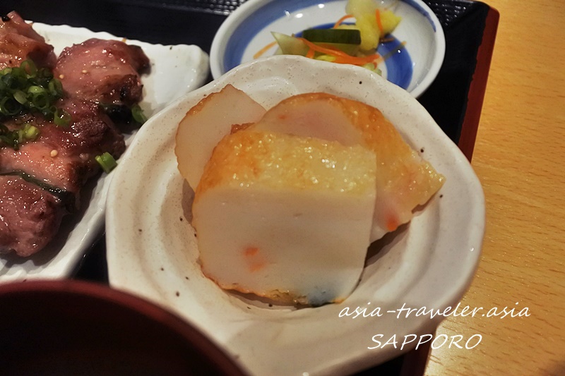 札幌・やきとりマルコ本店の小鉢かまぼこ