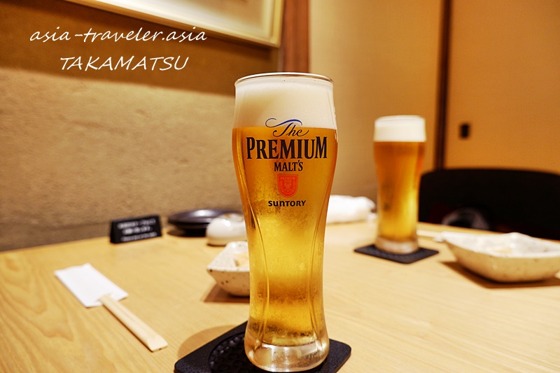 高松・徳市で乾杯するサントリープレモルの生ビール