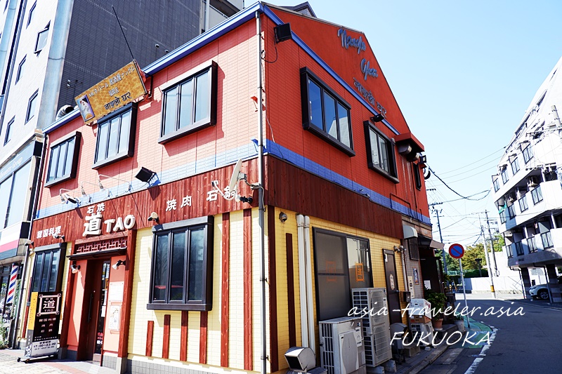 吉塚駅近くのナングロガル福岡が入る赤い2階建て外観