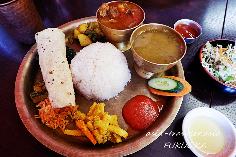 ナングロガル福岡のネパールローカル料理セット・真鍮の丸皿