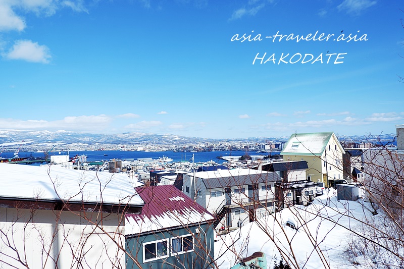 函館・船見公園付近から望む冬の港と雪景色