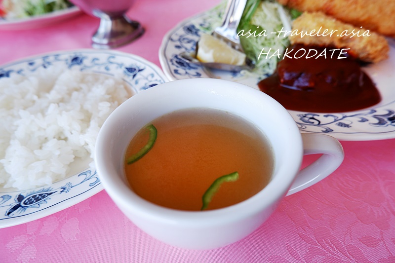 函館レストランヨシヤのピーマン入りコンソメスープとライス