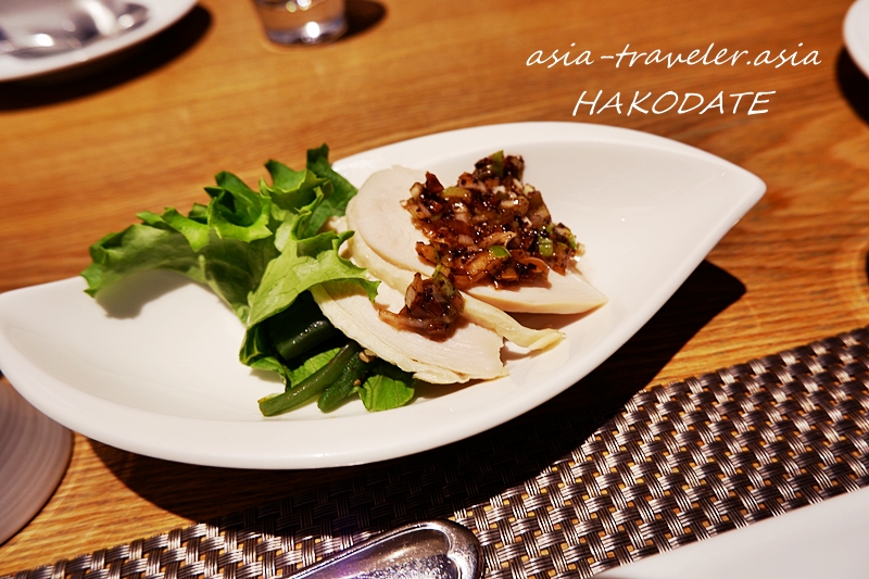 函館アゼリアの塩蒸し鶏・豆鼓葱ソース添え