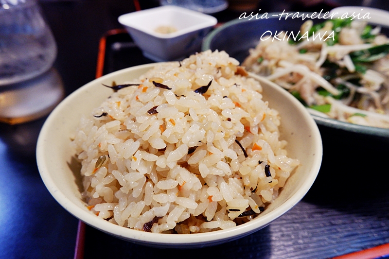 那覇　守礼そば ミミガー定食