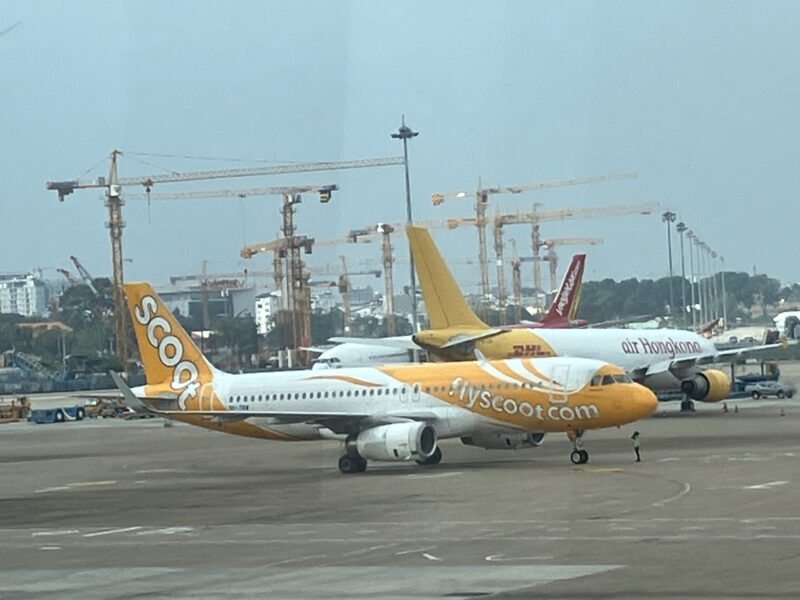 ホーチミン空港エプロンに駐機するScoot航空機