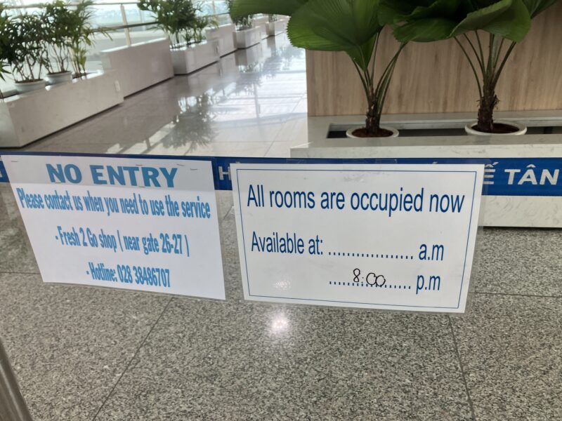 タンソンニャット空港のスリープゾーン満室案内