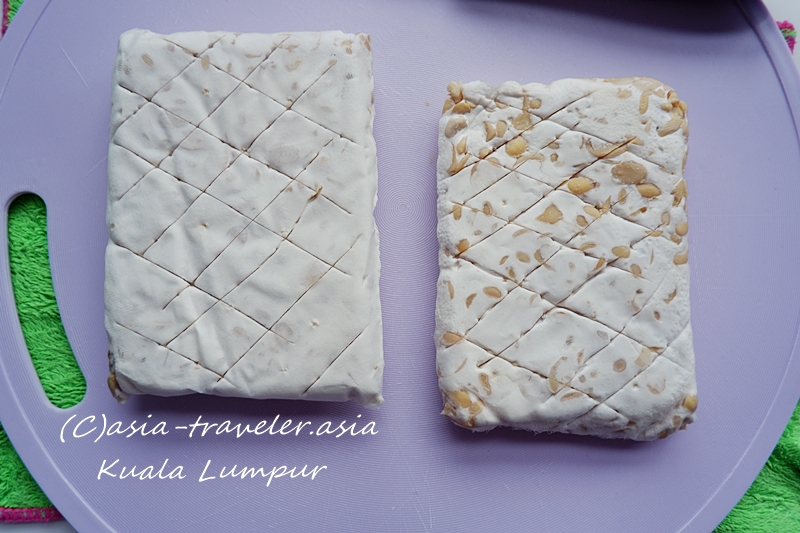 クアラルンプールで購入した2種類のテンペ比較