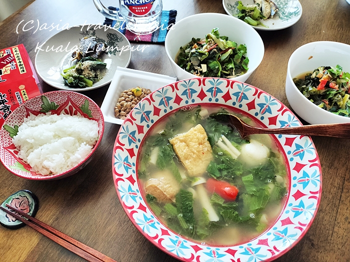 クアラルンプール自炊の豆腐パフ入り野菜スープ定食