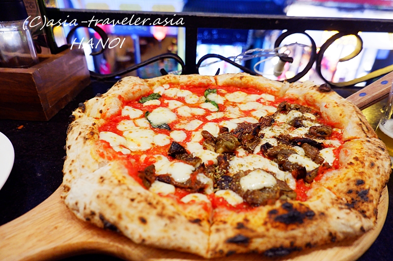 ハノイPizza Belgaの窯焼きマルゲリータ＆茄子のナポリピッツァ