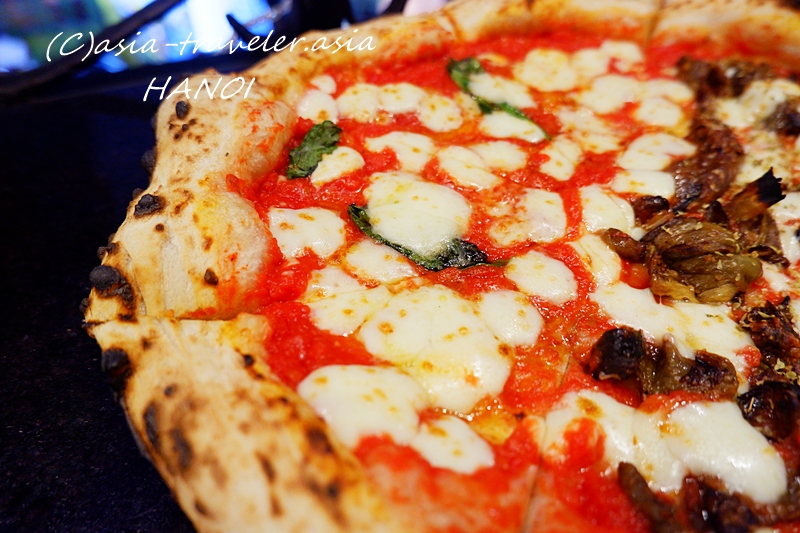 ハノイ「Pizza Belga」窯焼きマルゲリータピッツァ