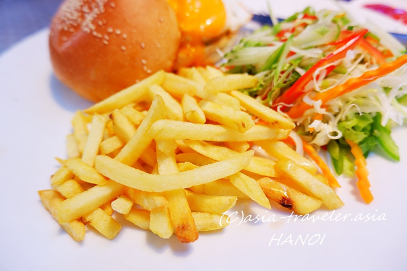 ハノイ空港El Domoのビーフバーガーセットのポテトフライ