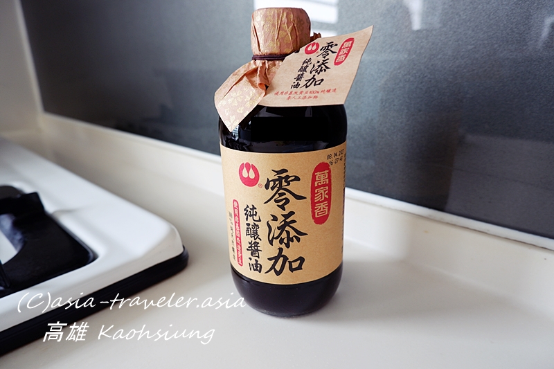 高雄スーパーで購入した萬家香の零添加純醸醤油ボトル