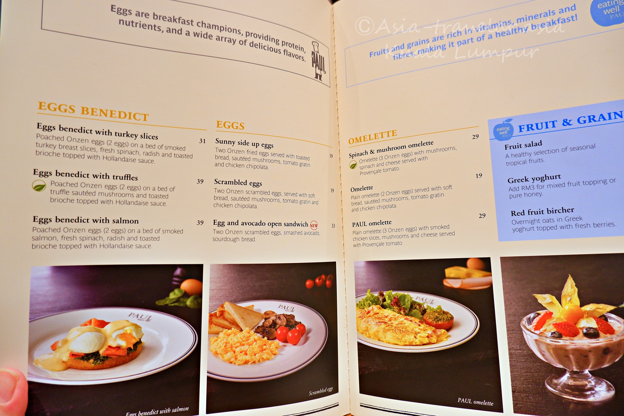 PAULクアラルンプール店の朝食メニュー表（エッグベネディクト・オムレツ）