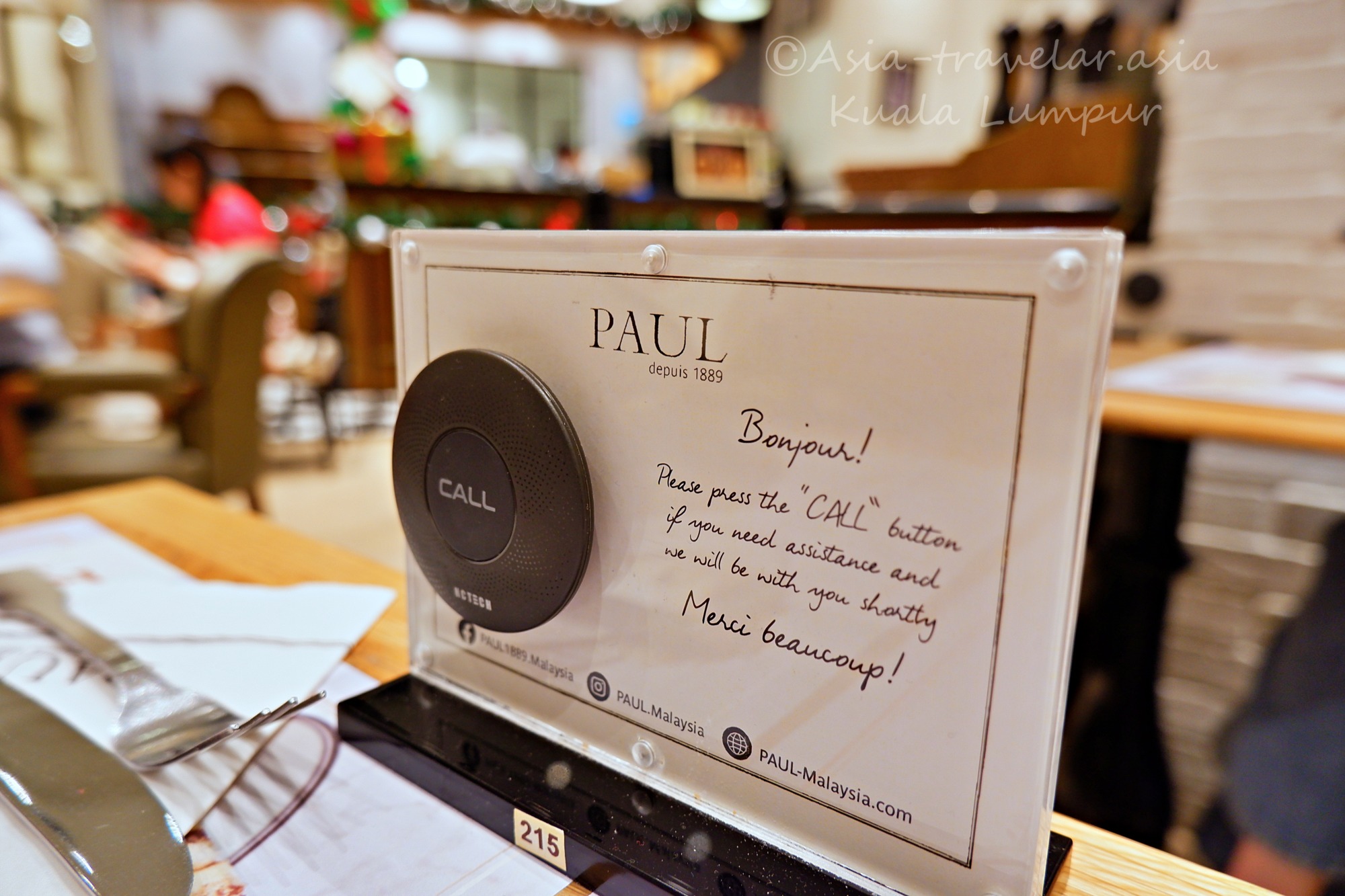 クアラルンプールPAULのテーブル呼び鈴とCALLボタン案内