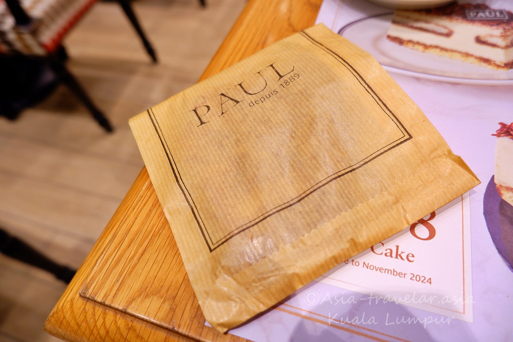 クアラルンプールPAULのテイクアウト用クラフト紙袋