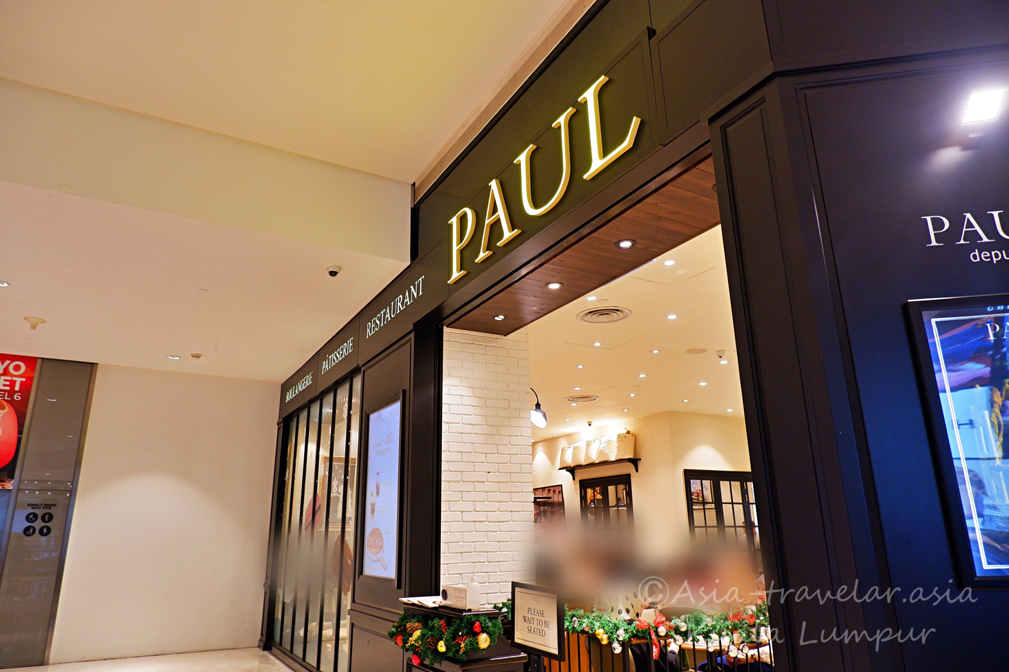 パビリオンKL内のフランスベーカリーPAULの店舗入口