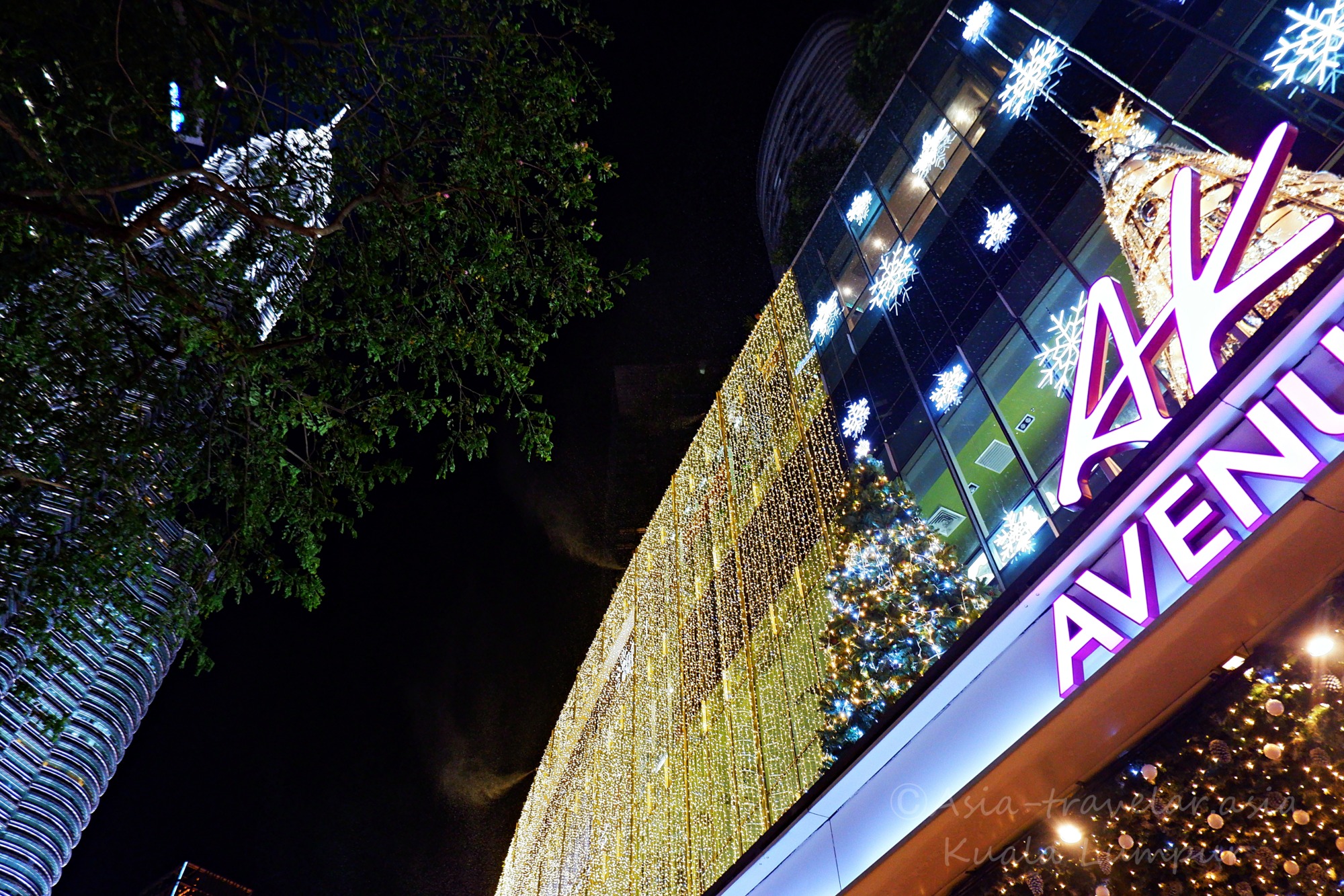 Avenue K夜景とペトロナスタワーのクリスマスイルミネーション