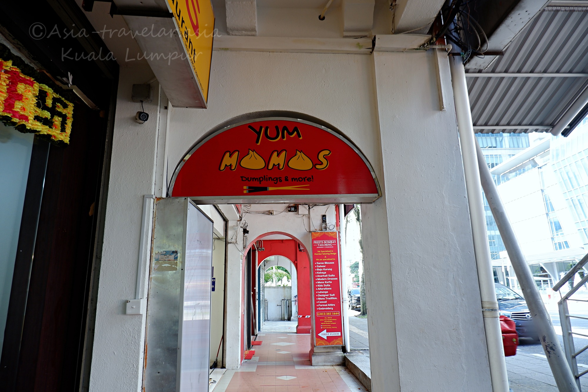 クアラルンプールのYUM MOMOSダンプリング店舗外観