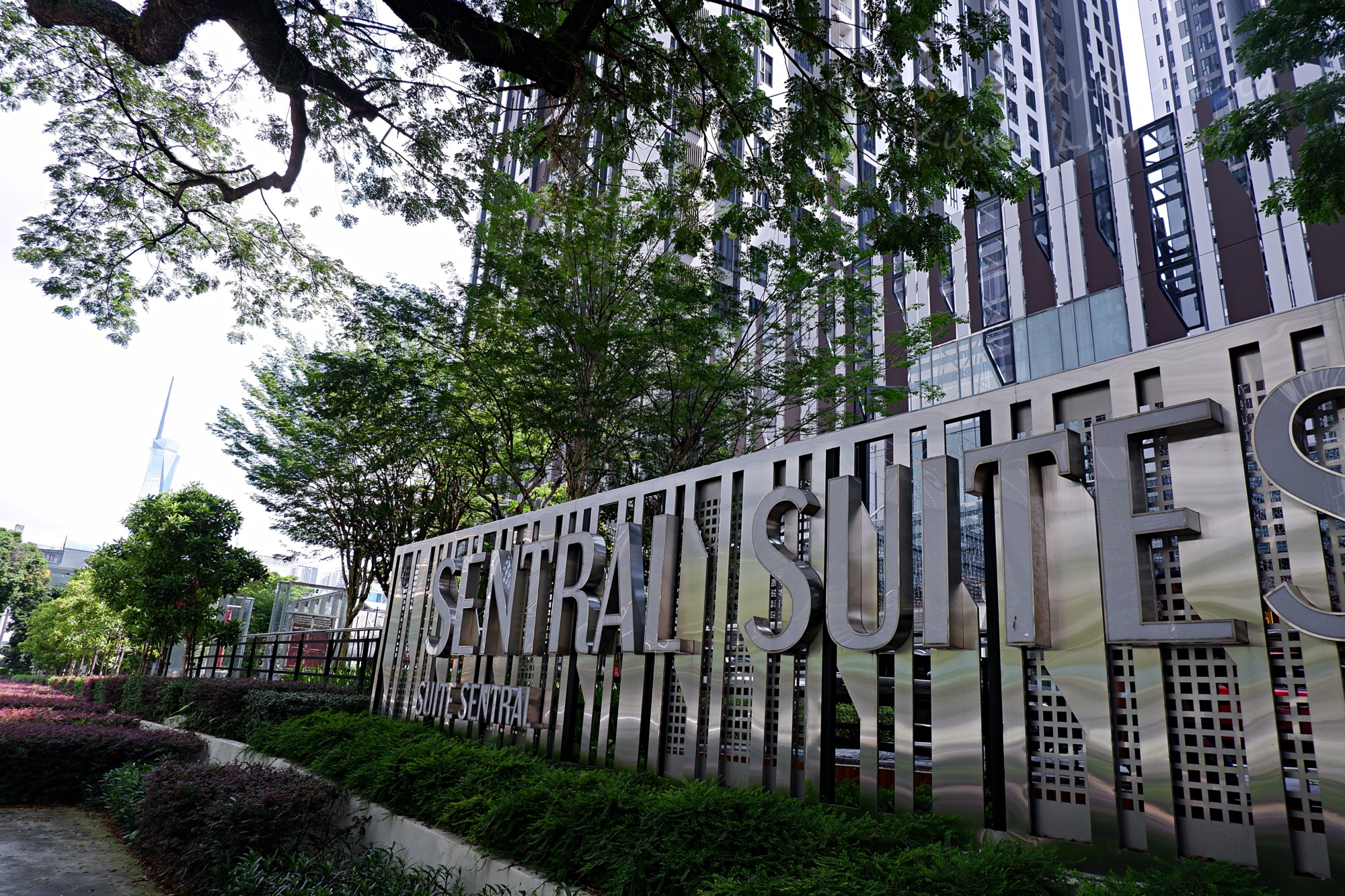 KLセントラル駅近くのSentral Suitesエントランス看板