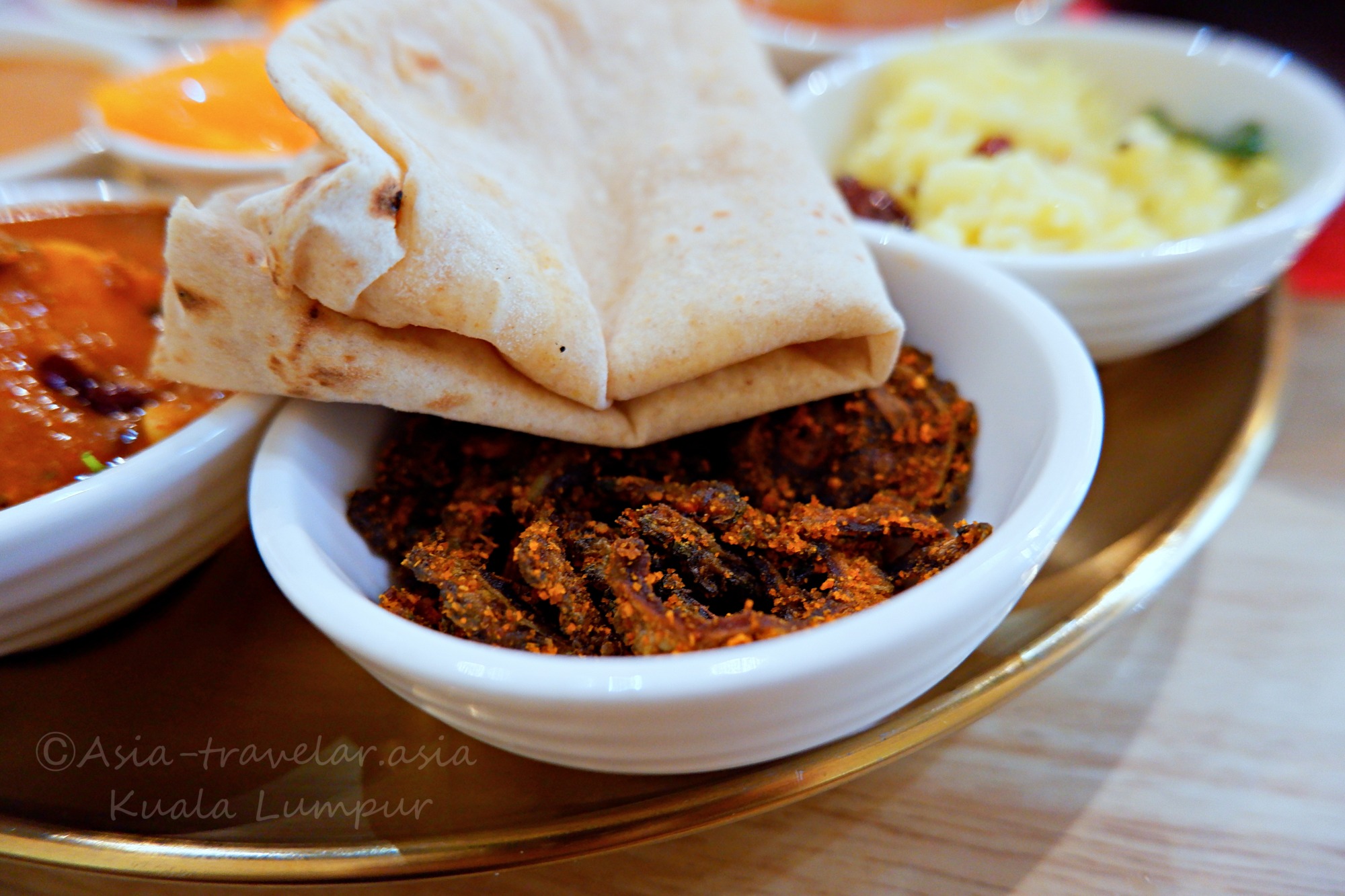 クアラルンプールHERITAGE HOUSEのスパイシーなサブジとパパダン