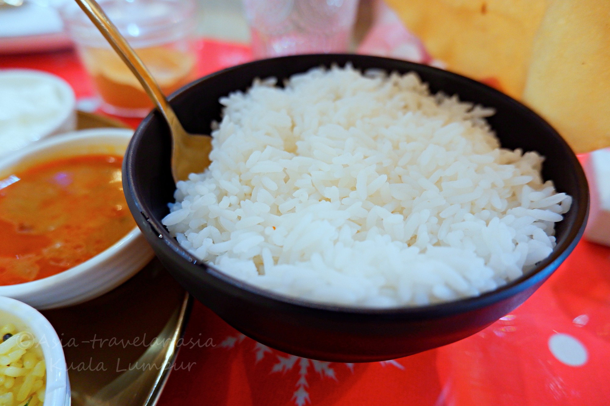 クアラルンプールHERITAGE HOUSEのターリーに添えられた白米