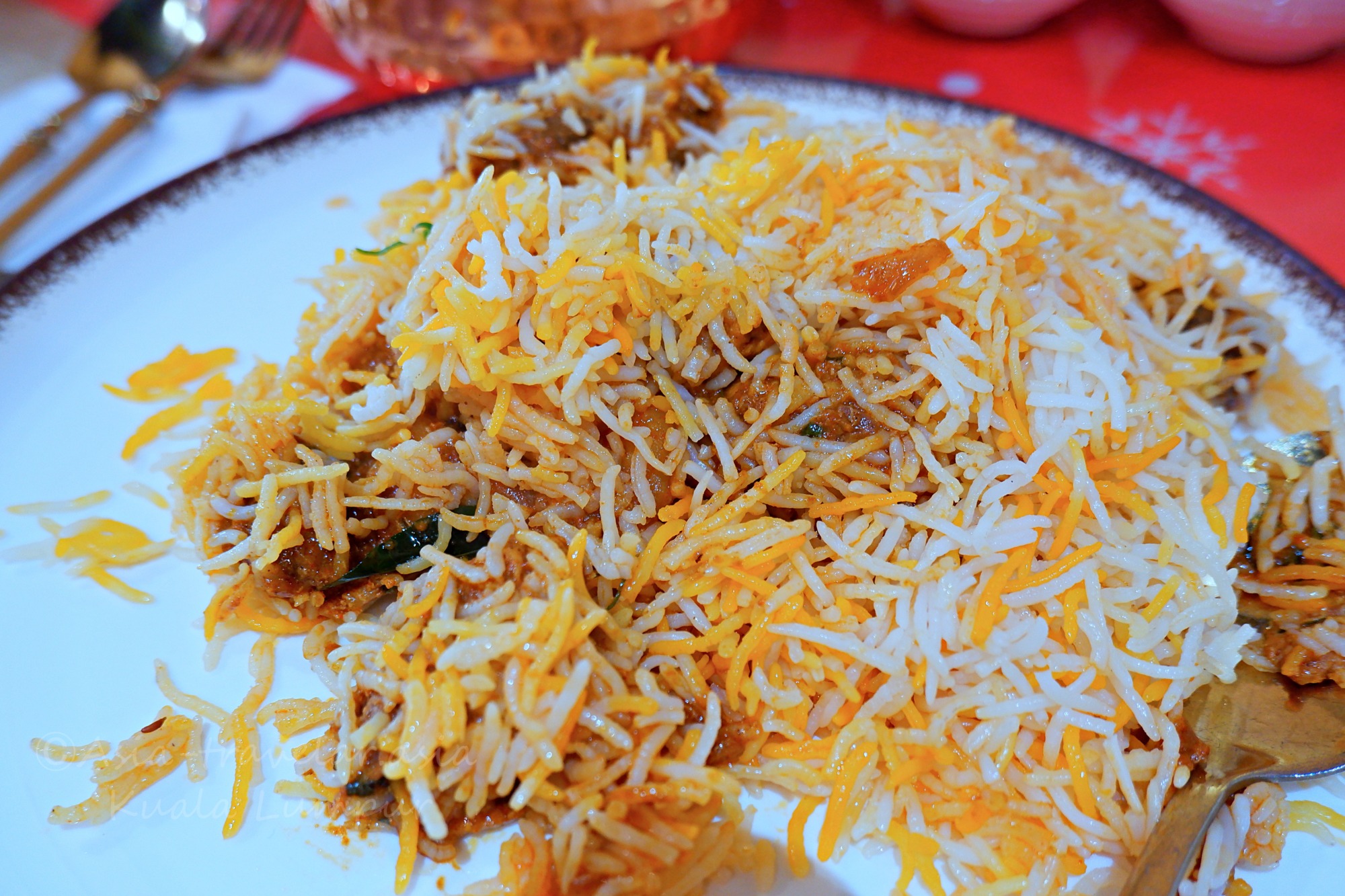 ヘリテージハウスのミックスビリヤニ（チキン・海老・マトン入り）