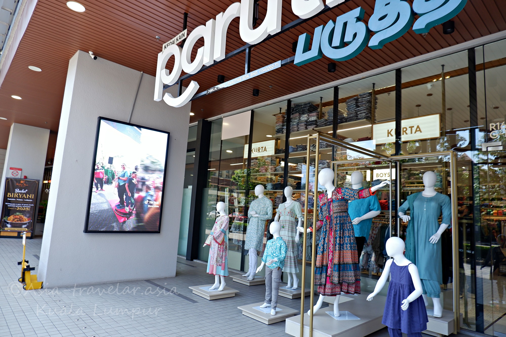 クアラルンプール・ブリックフィールズのインド系衣料品店Paruthi外観