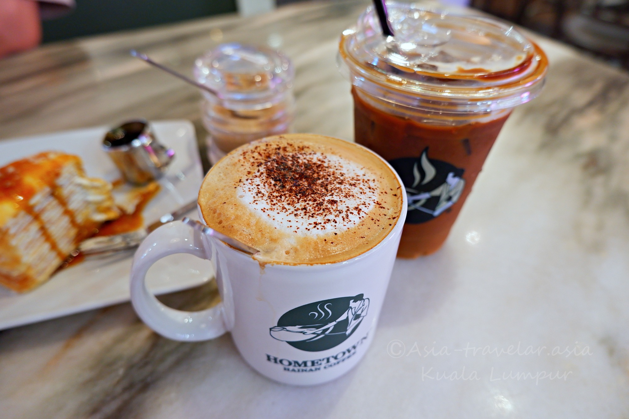 Hometown Hainan Coffeeのカプチーノとアイスコーヒー