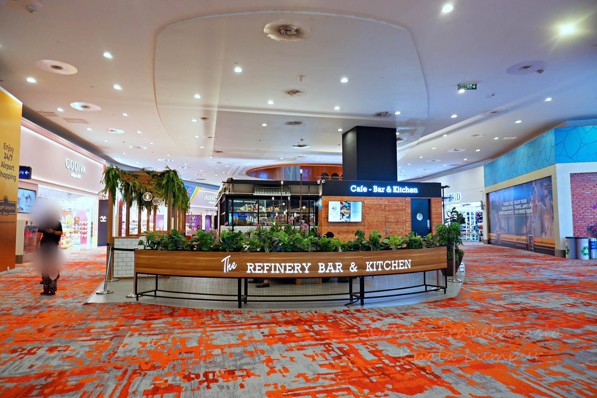 KLIA2制限エリア内のThe Refinery Bar & Kitchen外観