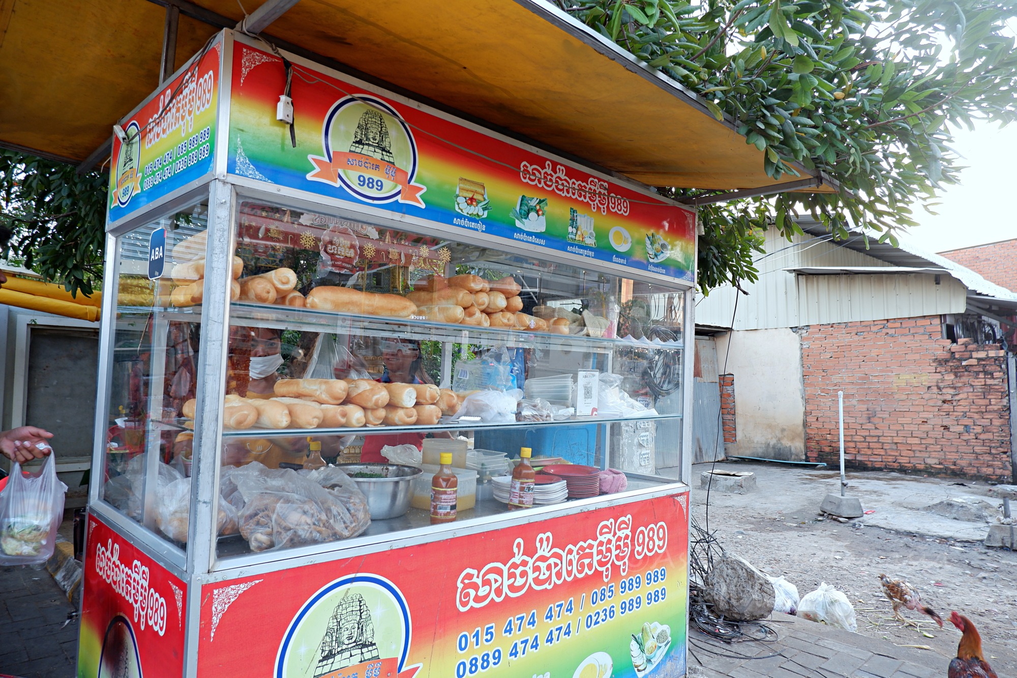 カンボジアのヌンパン屋台「989」のガラスケース