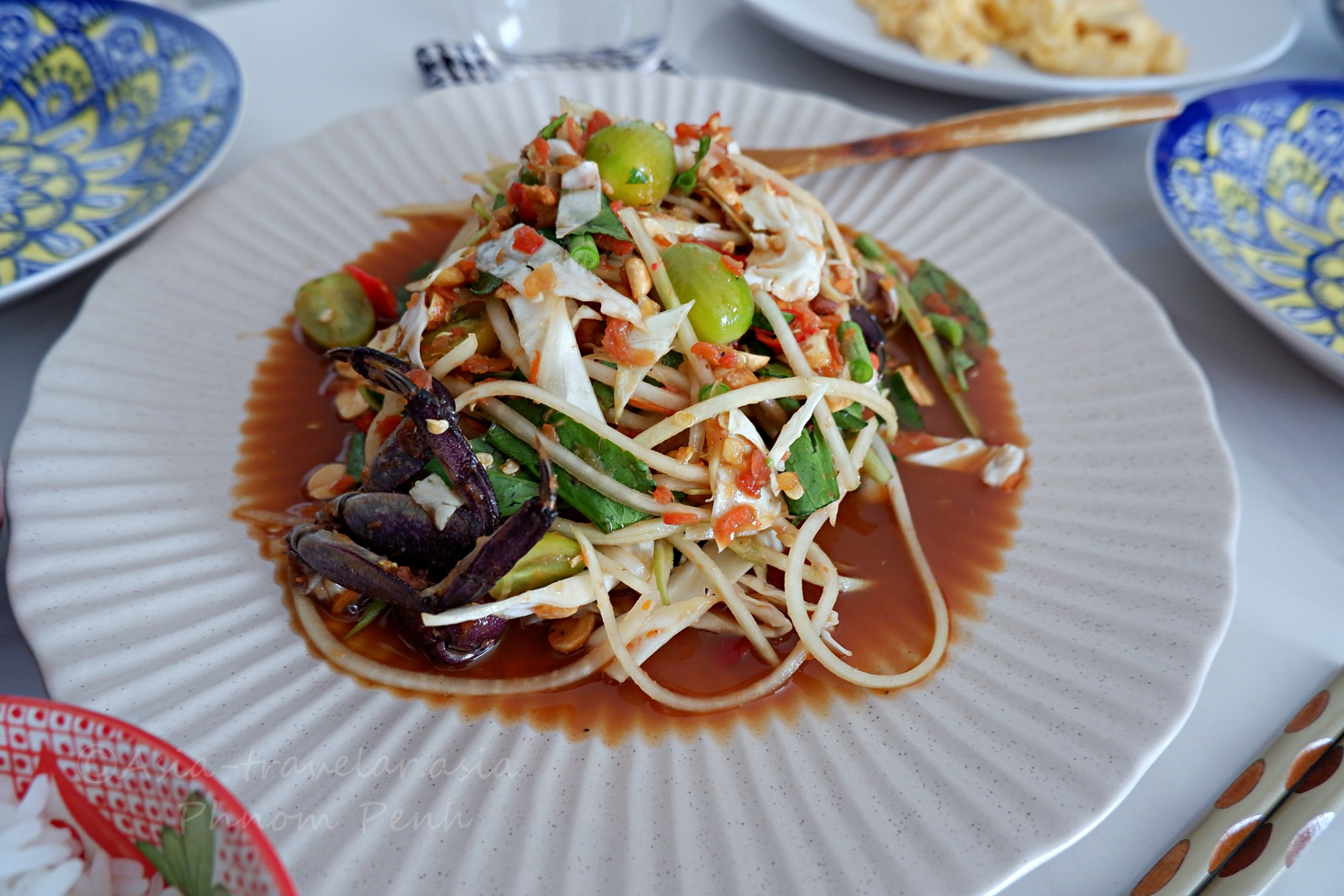 プノンペンのボックロホン（青パパイヤサラダ）辛口タレがけ