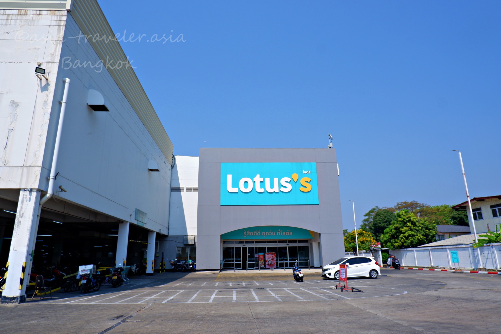 バンコクのLotus's Charan Sanitwong店外観