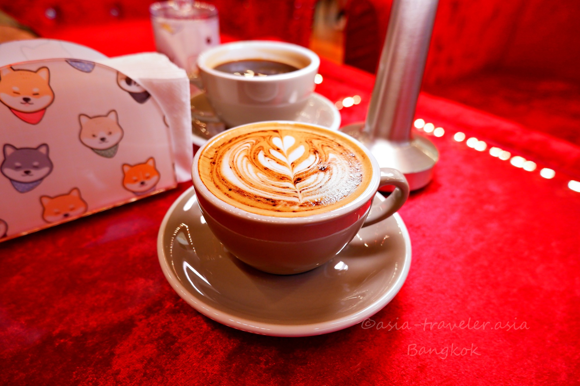 バンコクKashiyaのラテアート入りカプチーノ